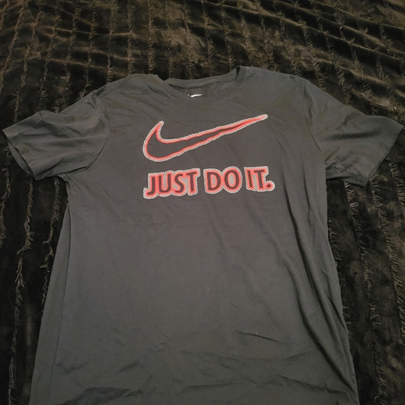 Nike tee - Picture 1 of 3